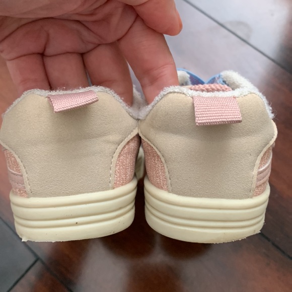 3/30$ BUNDLE SALE! 
Gently used Osh Kosh toddler sneaker size 8 - Picture 4 of 6